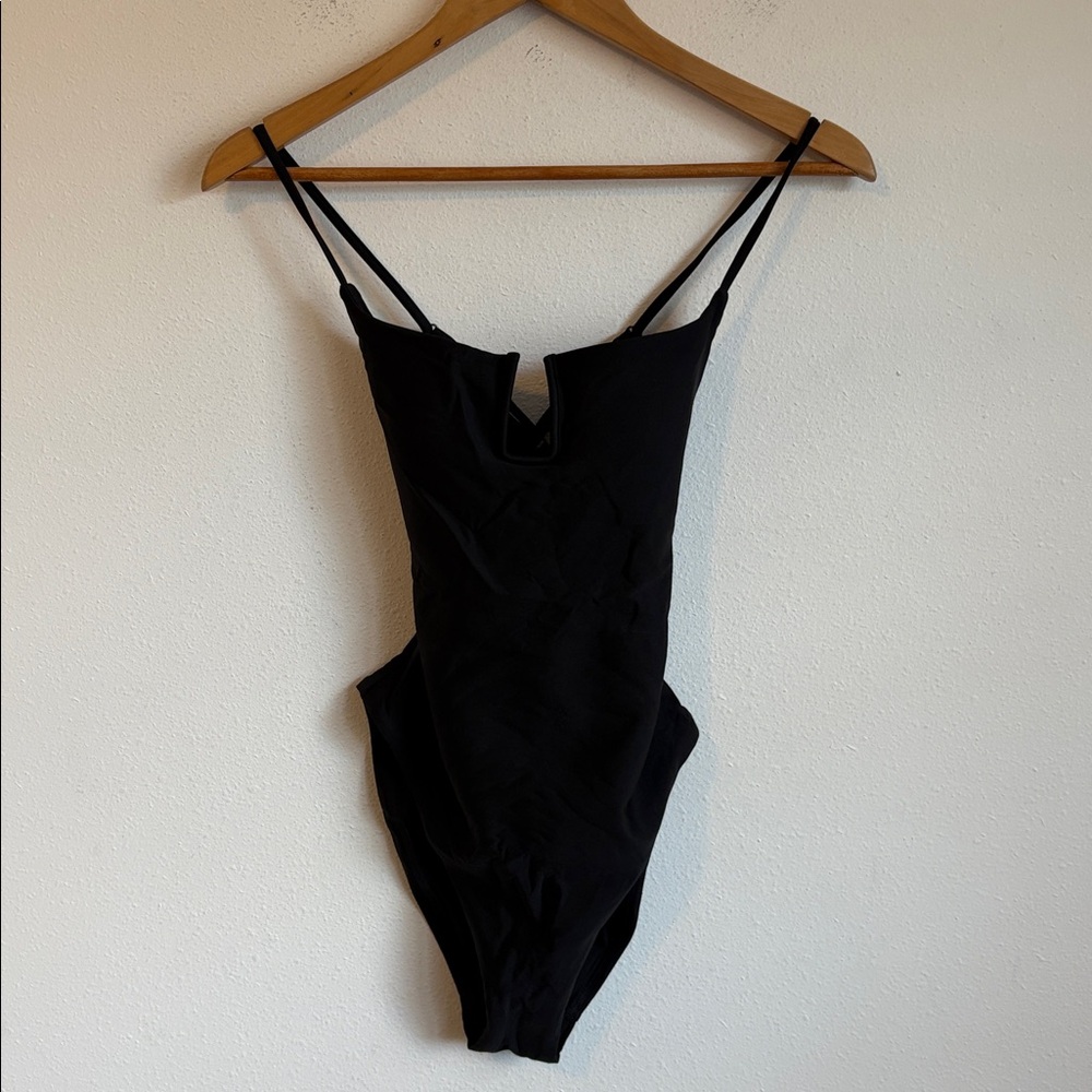 J Crew Mira one-piece swimsuit in Classic Sculpt Size 6‎ Black - Picture 2 of 5